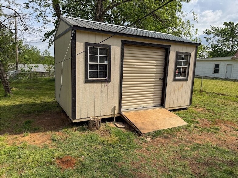 Photo - 627 E Woodard St