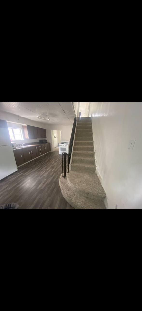 Photo - 208 1st Ave