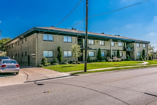 Photo - Fitzhugh Terrace