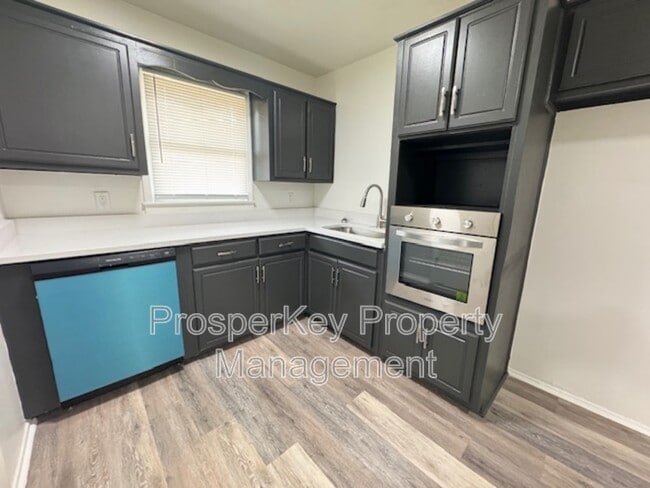 Photo - 323 Tennant Ave