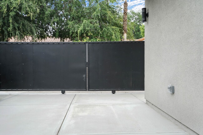 Photo - 10900 Baird Ave Unidad 18517 Celtic St - ADU