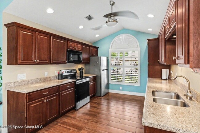 Photo - 1611 Clover Cir