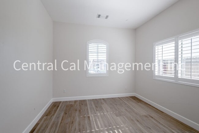 Photo - 4 bedroom/3 Bath Home with Solar in the Southwest - $3195 Per Month!