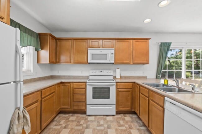 4697 Cockatoo Dr NW