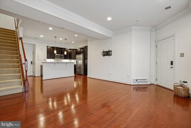 Photo - 452 Exchange Avenue