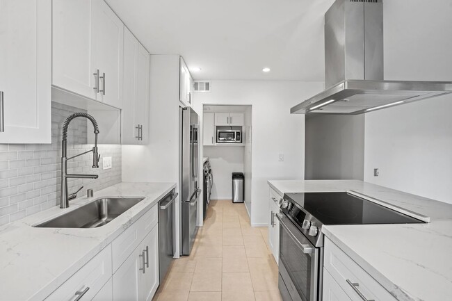 Photo - 3338 La Mesa Dr Unit 2-2