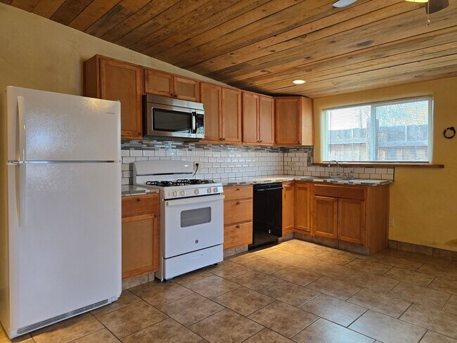 Photo - 941 Agua Fria St Apartamento Unidad B