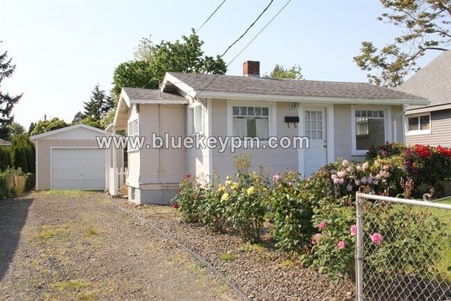 Building Photo - 10911 SE Myrtle St