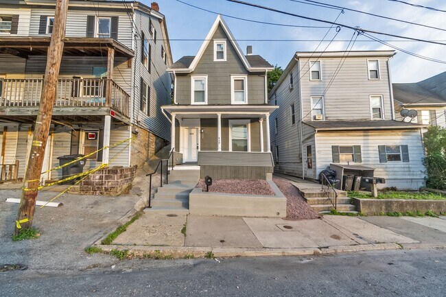 Photo - Spacious 3-Bed + Office Home in Slatington — Fresh Floors & Flexible Layout