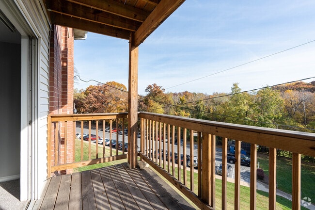 2BR 1BA 860SF