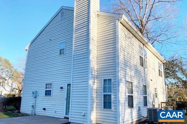 Photo - 121 Birdwood Ct