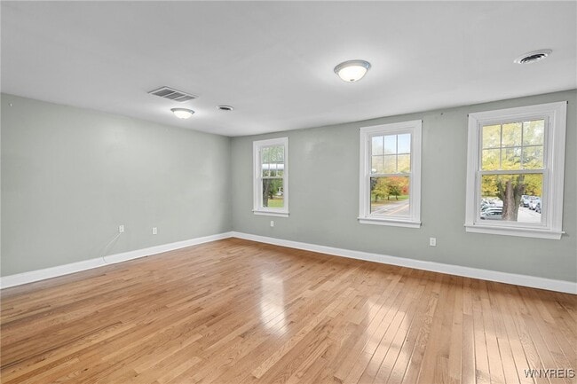 Photo - 2342 Seneca St