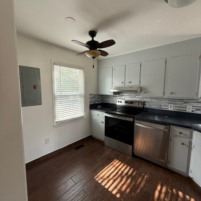 Photo - 8632 Conklin Pl