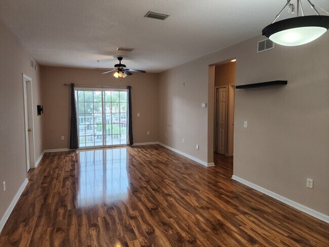 8218 Green Parrot Rd Unit 207
