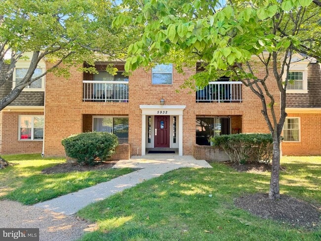 Building Photo - 5932 Cove Landing Rd Unit 302D