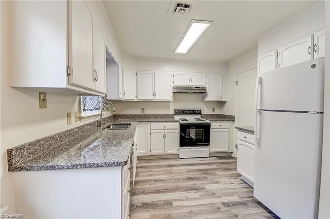 Photo - 115 S Mendenhall St Unit D