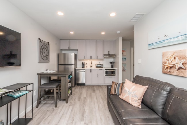 Building Photo - 630 Santa Fe Dr Unit na Rental