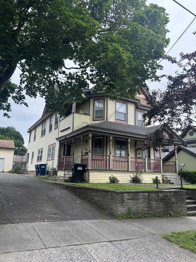 Building Photo - 106 S Lowell Ave Unit 1