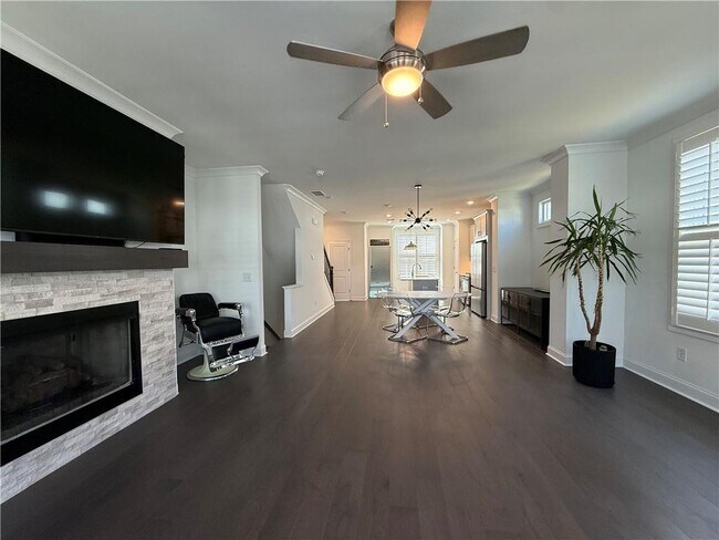 1112 Larkin Dr