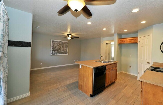 Photo - Cute Hidden Valley Townhome!
