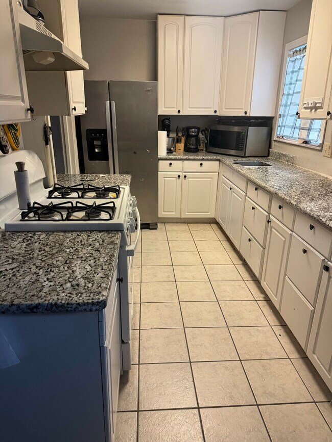 Photo - 6417 Rolla St