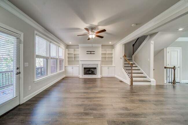 Photo - 1363 Harris Way S