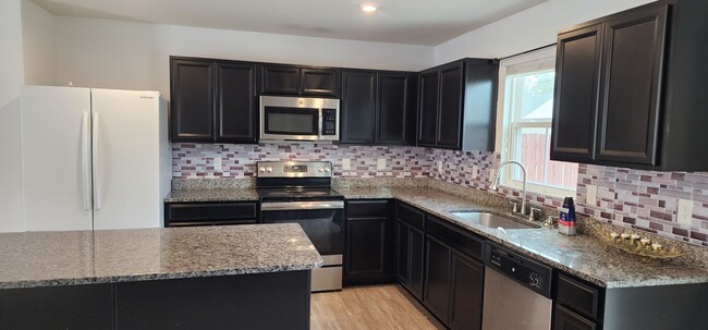 Photo - 612 Scribes Ln