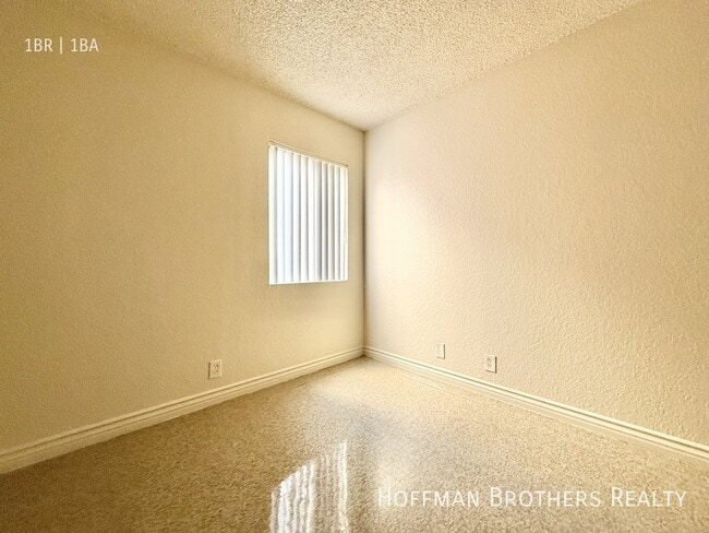 Photo - 8900 Burnet Ave Unidad 124