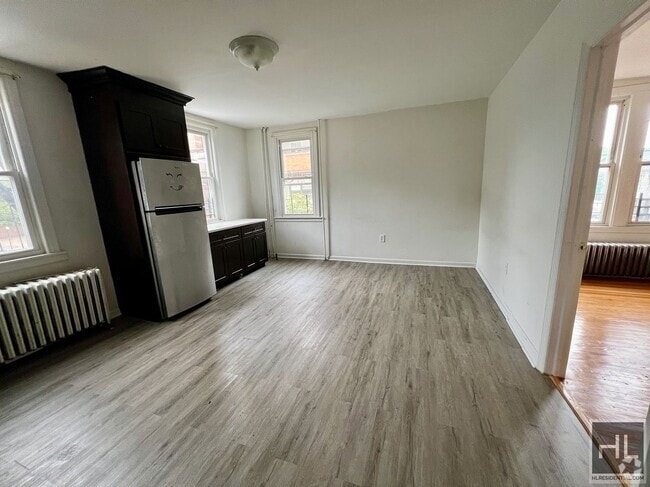 Building Photo - 3BR 1BA w/ On Site Laundry & In Fully Gut ... Unit 2 Rental