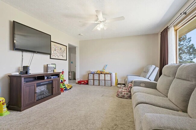 Photo - 705 Eastview Dr