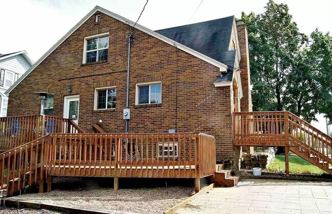 Photo - 110 5th St N