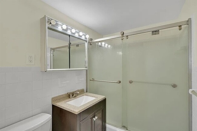 Building Photo - 8 Whittier Pl Unit 22b Rental