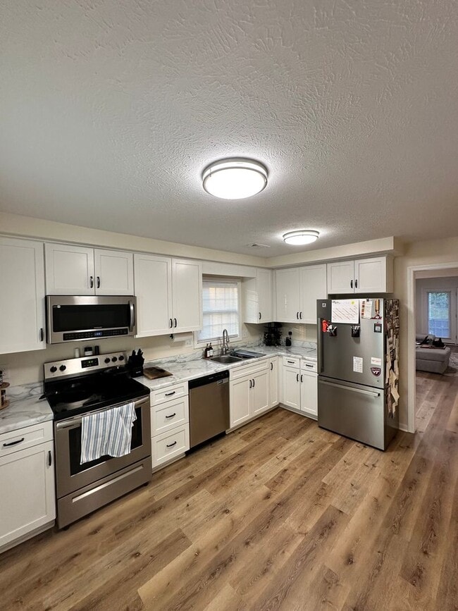 Photo - 1641 York Dr NW