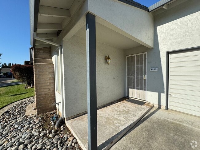 Building Photo - Fairmont/Chianti Unit 1525 S. Fairmont Ave. Rental