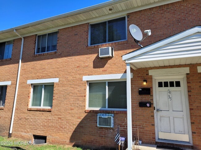 Building Photo - 215 Washington St Unit 34