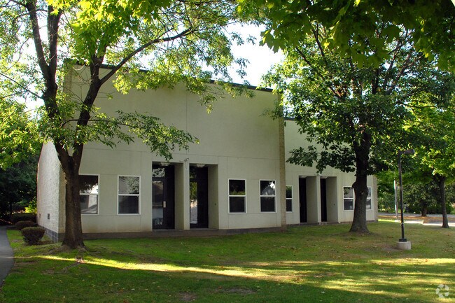 Photo - Veteran Drive Apartments