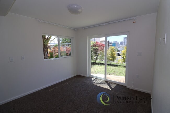 Photo - 2 Bedroom / 1 bath Ground Floor Kapahulu Apartment - Available Now! Unit #101