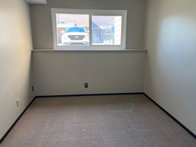 Photo - 3 Bed 1.5 Bath Unit in Olds, AB Unit 14