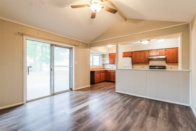 Photo - 200 Montrose Cir