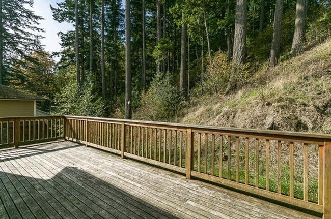 Photo - Newer Happy Valley Home – Easy Walk to WWU & Minutes from Downtown Bellingham