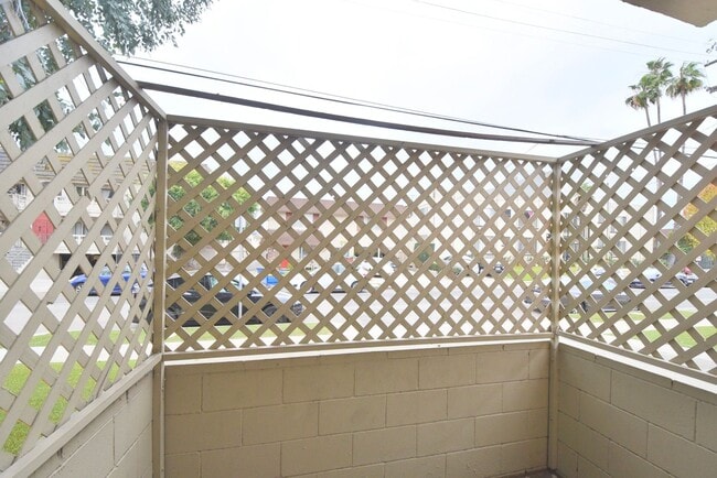 Photo - 10843 Kling St Unidad 01