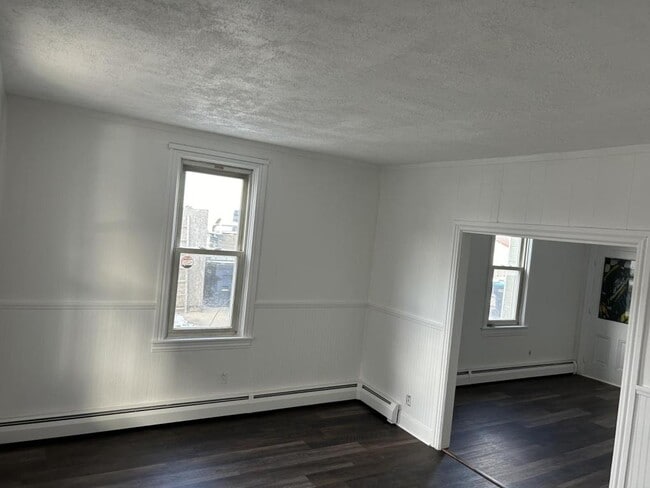 Photo - 320 N Chestnut St