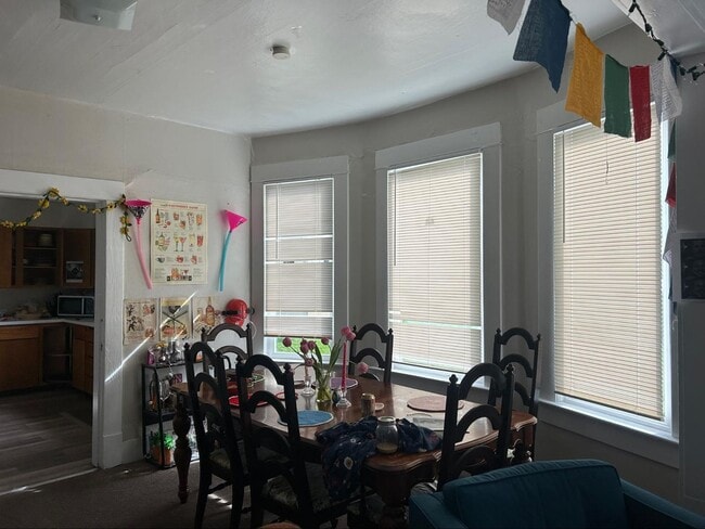 Photo - PRELEASE: Spacious 6+ bdrm/2 bath in York Neighborhood