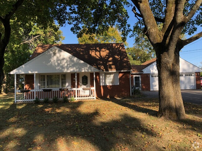 Building Photo - 439 S Chillicothe St Rental