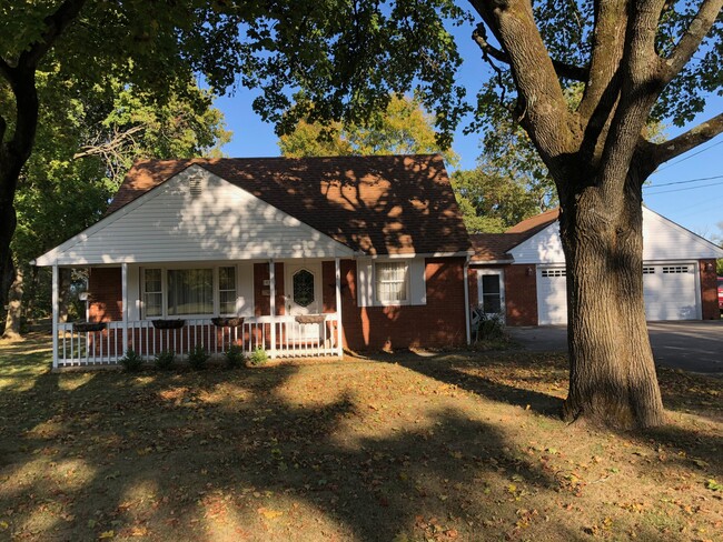 Building Photo - 439 S Chillicothe St Rental