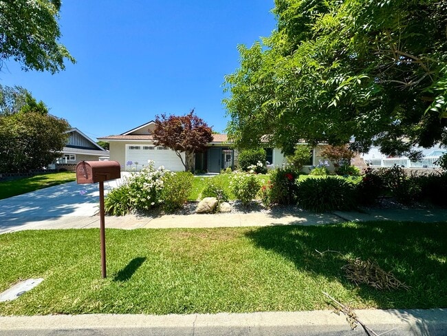 Luxury Living Redefined – Fully Renovated ... - Luxury Living Redefined – Fully Renovated ... Casa