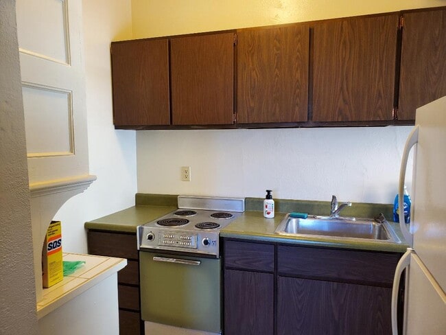 Kitchen - 935 N Negley Ave Unit Apartment 3