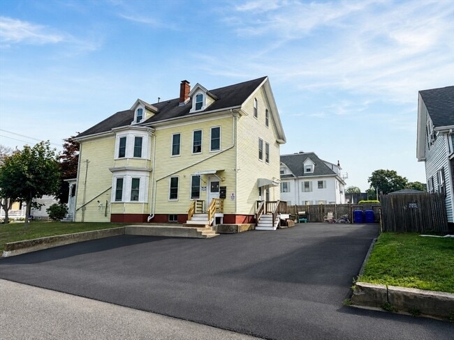Building Photo - 430 Cohannet St Unit 3