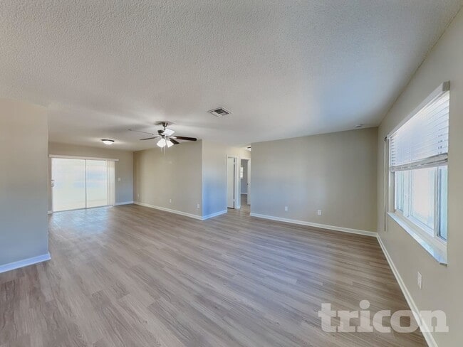 Photo - 4185 Bullard St