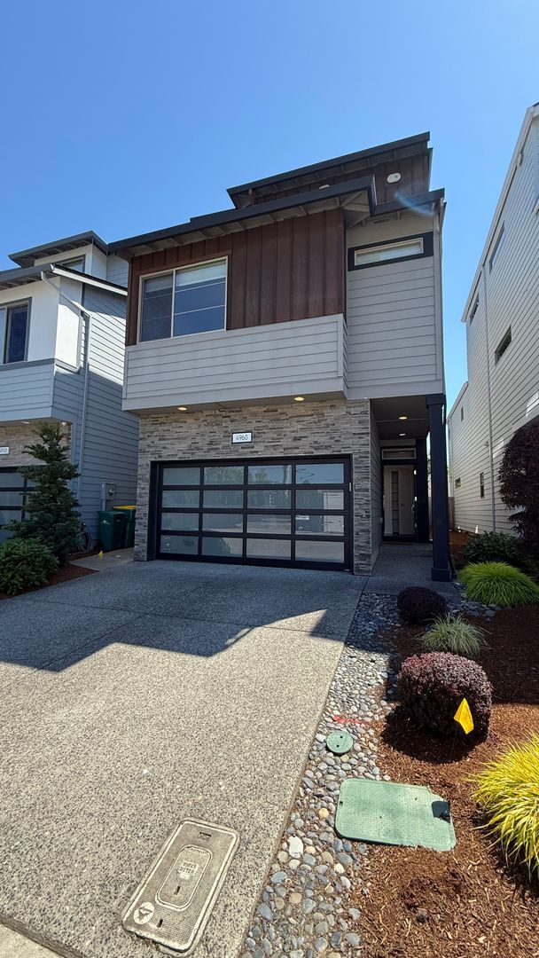 Video! Beautiful new large four bedroom ho... - Video! Beautiful new large four bedroom ho... House